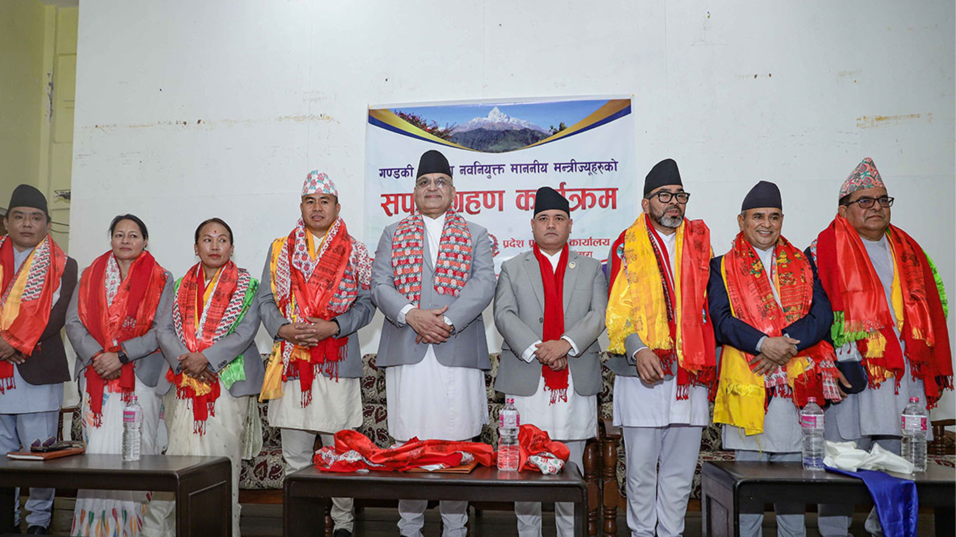 गण्डकीका नयाँ मन्त्रीहरूले लिए शपथ, जितबहादुर शेरचन आर्थिक मामिला मन्त्री